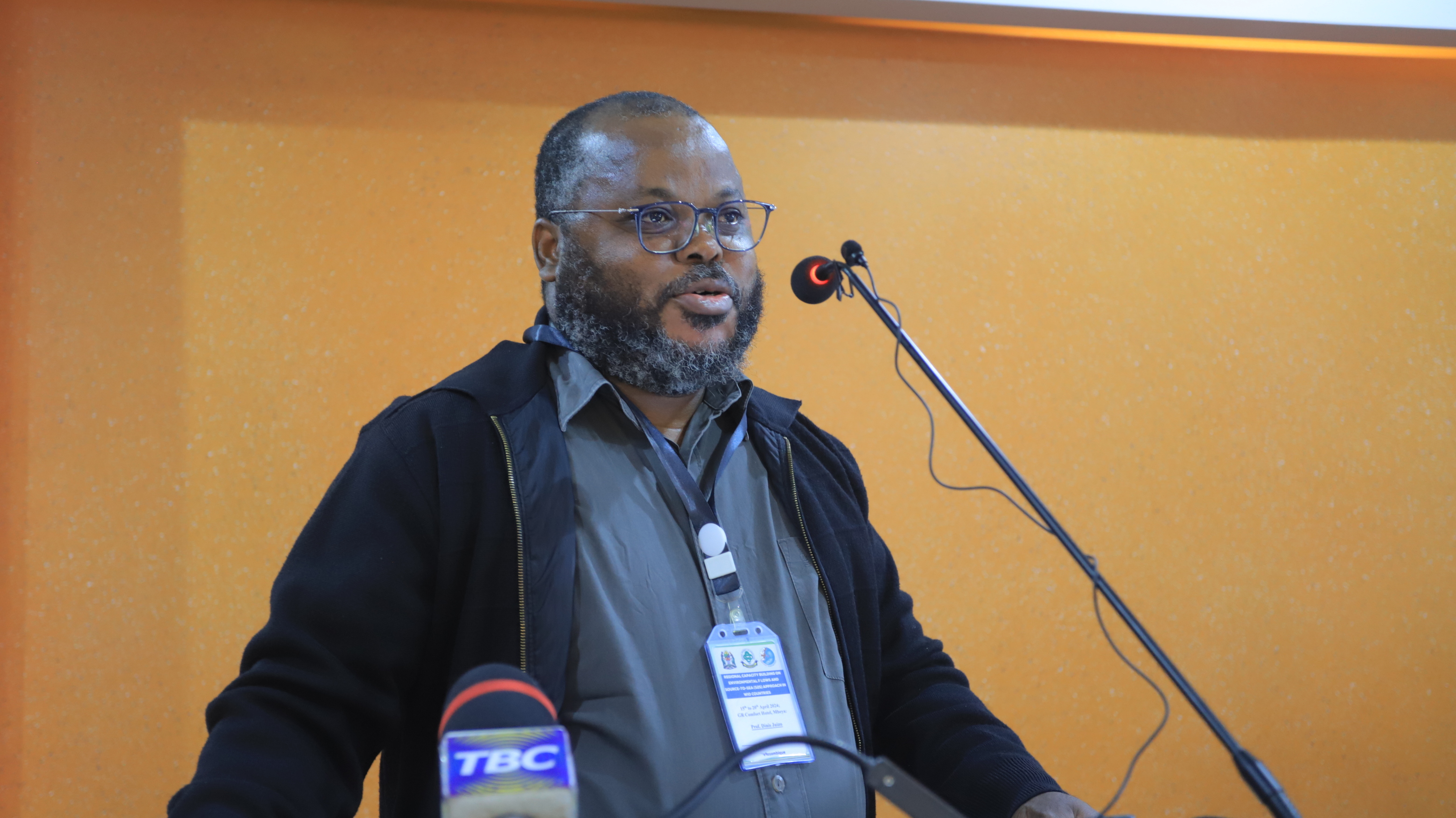 Prof. Denis Juizo Mkuu wa Kitivo cha Uhandisi kutoka Chuo Kikuu cha Eduardo Mondlane cha Msumbiji akitoa neno la shukrani.
