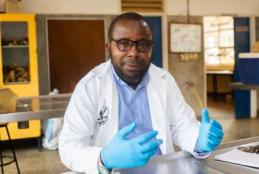 SUA Researcher Co-Authors Groundbreaking Nature Study Featured on Cover Page, Revealing How Naked Mole-Rat Queens Control Reproduction